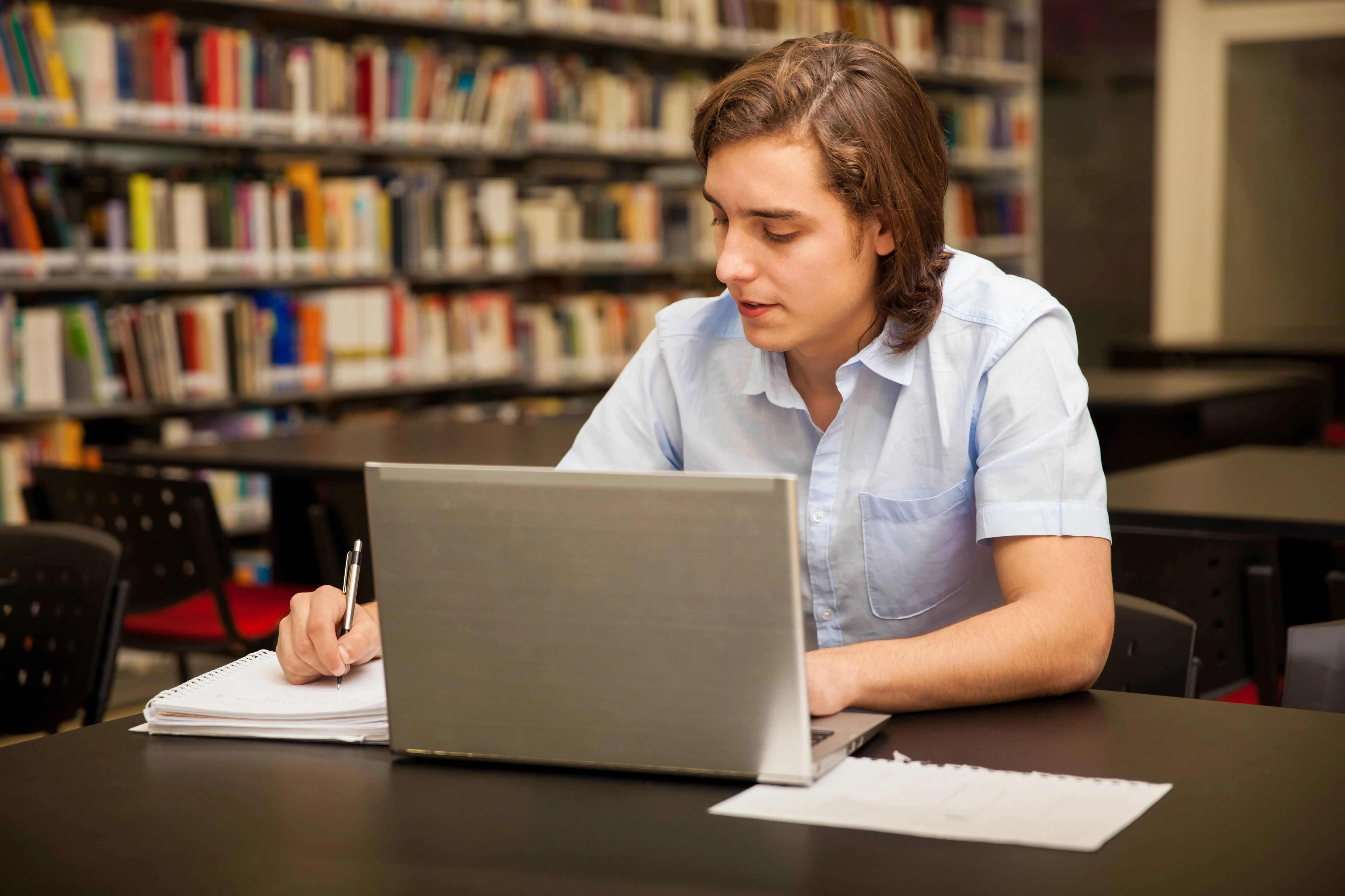 WriteWisely.ai vs PerfectEssayWriter.ai: The Ultimate AI Essay Writer Showdown