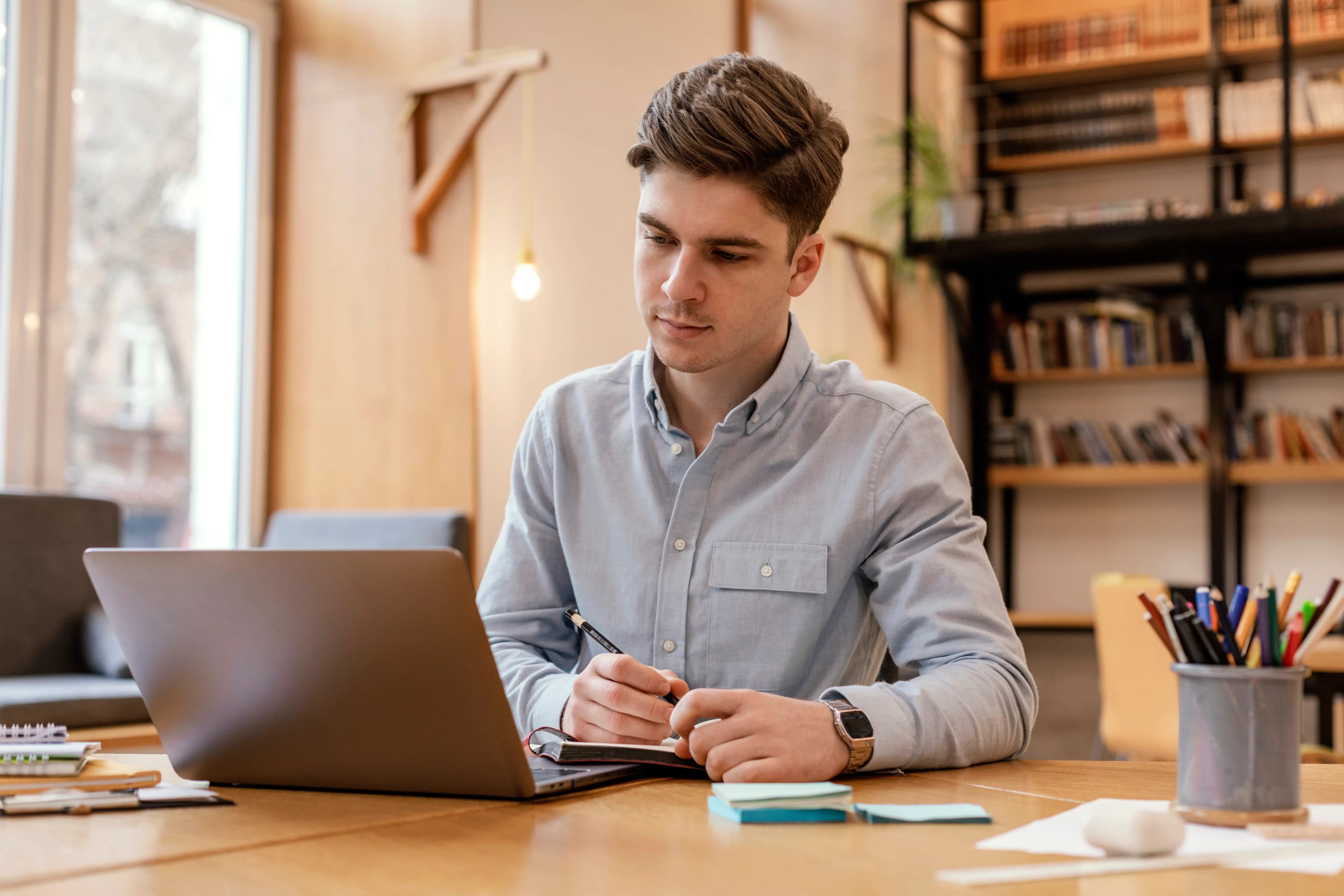 20+ Best AI Essay Writers for Students & Professionals: WriteWisely.ai vs Top Competitors